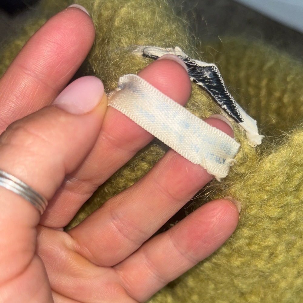 Sara’s Las Vegas wool Cable Knit Sweater - peridot - Picture 7 of 7